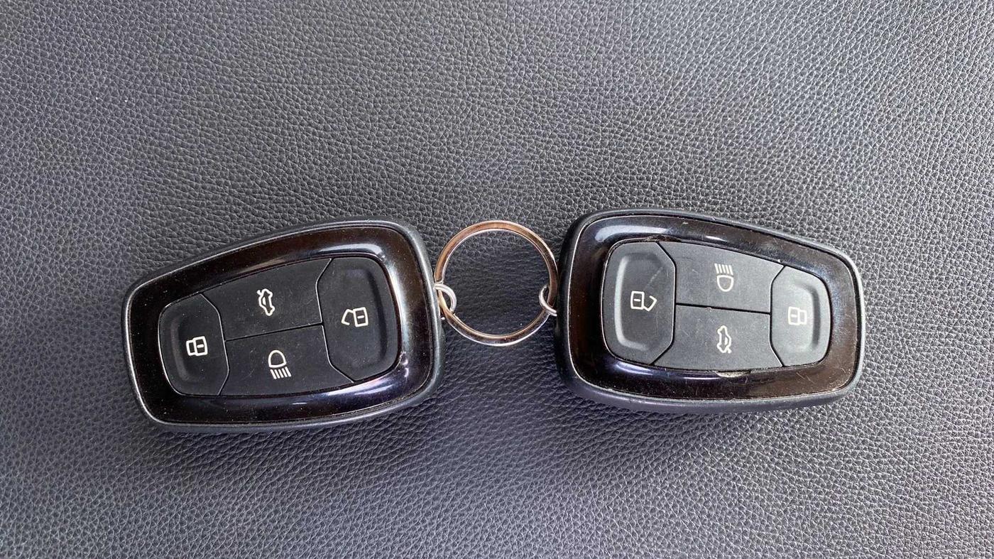 2020 Tata Harrier XZ PLUS 2.0L DARK EDITION, CNG, Manual, 38,801 km, Key Close Up
