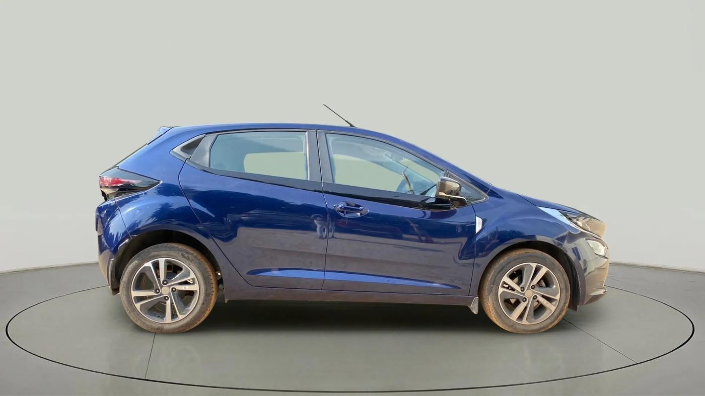 2022 Tata ALTROZ XZ DIESEL, Diesel, Manual, 33,031 km, Right Side