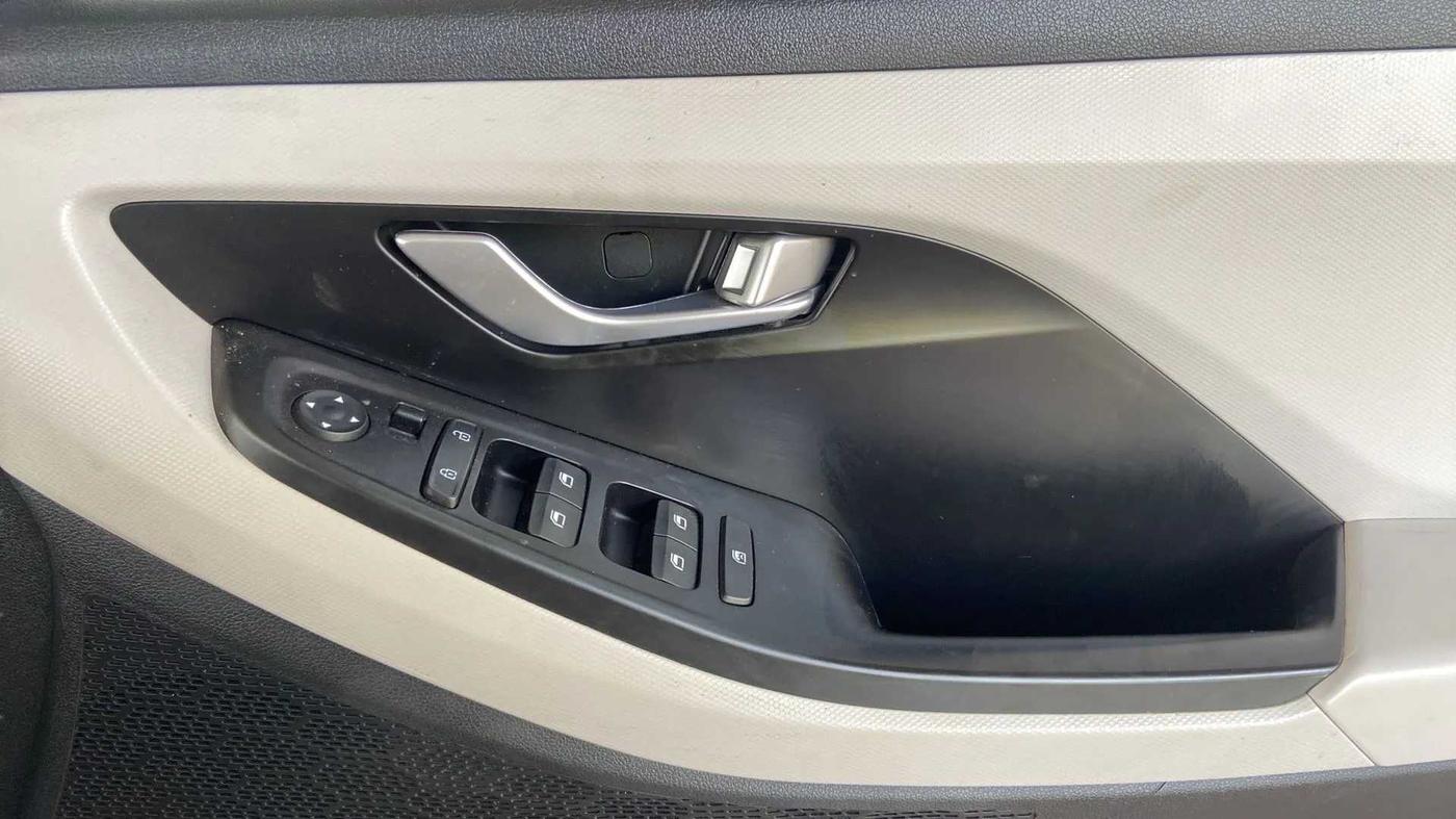 2021 Hyundai Creta S 1.5 PETROL, Petrol, Manual, 10,455 km, Driver Side Door Panels Control