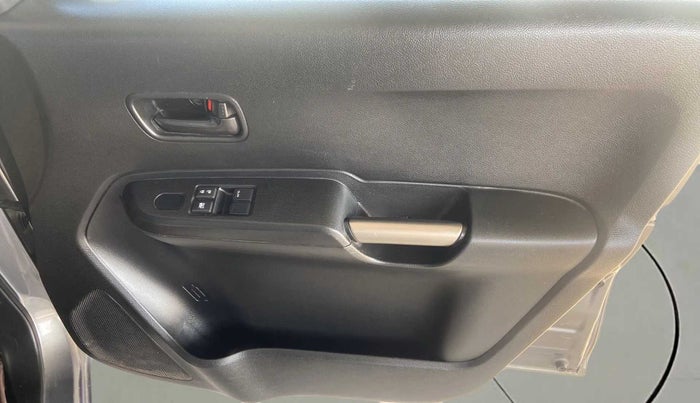 2017 Maruti IGNIS SIGMA 1.2, Petrol, Manual, 51,007 km, Driver Side Door Panels Control