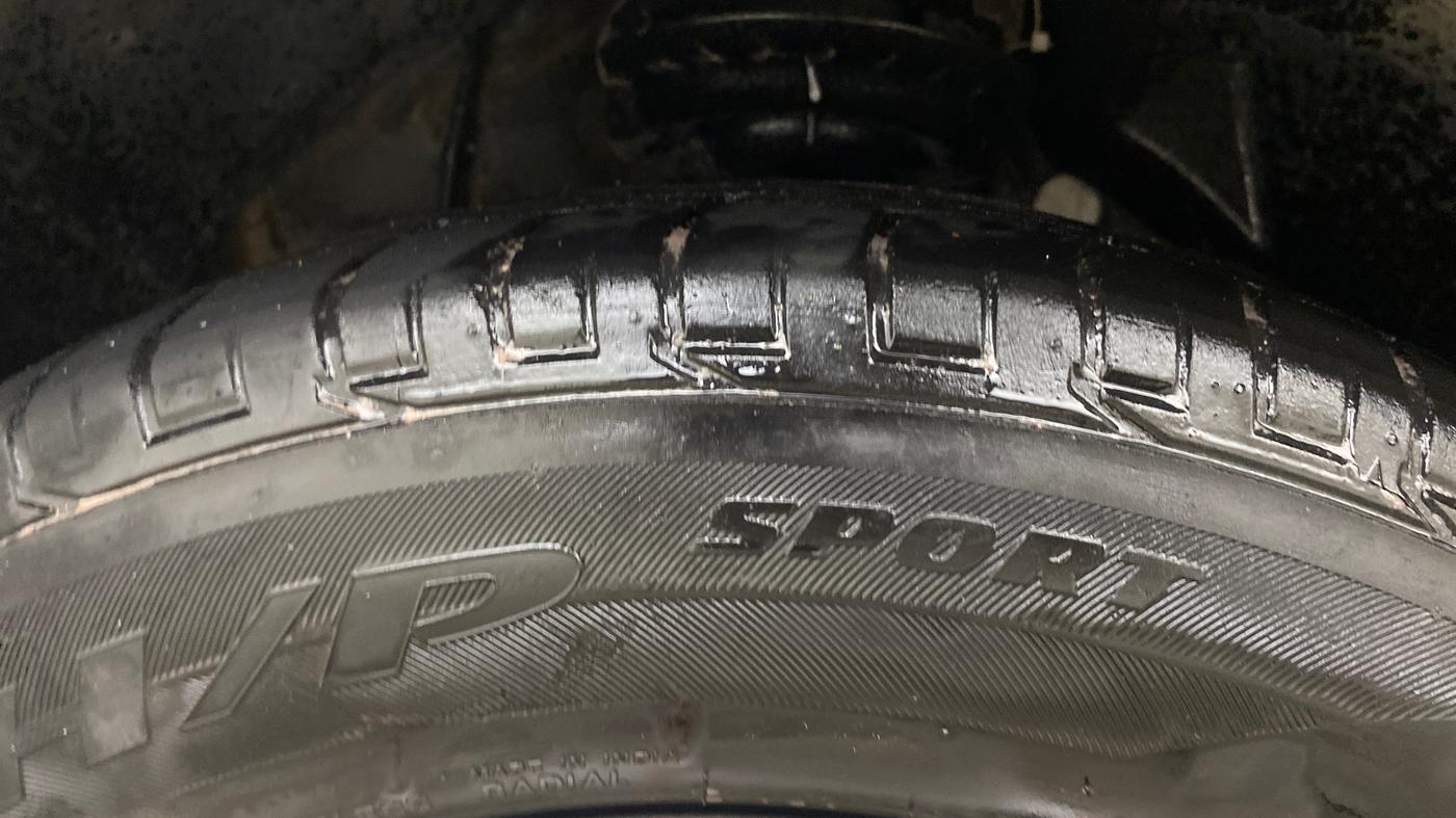2023 Mahindra XUV300 W4 1.2 PETROL, Petrol, Manual, 68,057 km, Left Front Tyre Tread