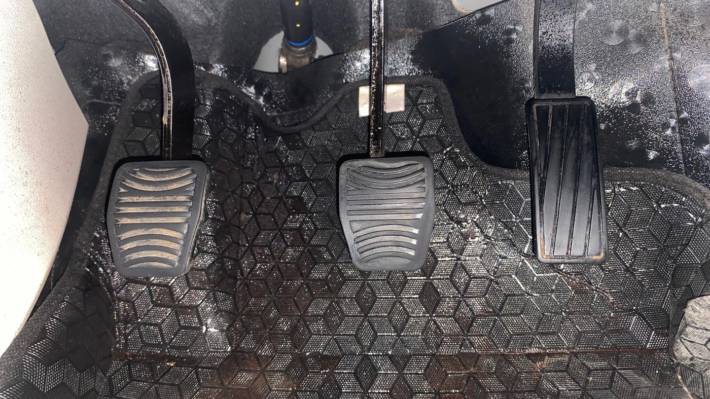 2023 Mahindra XUV300 W4 1.2 PETROL, Petrol, Manual, 68,057 km, Pedals