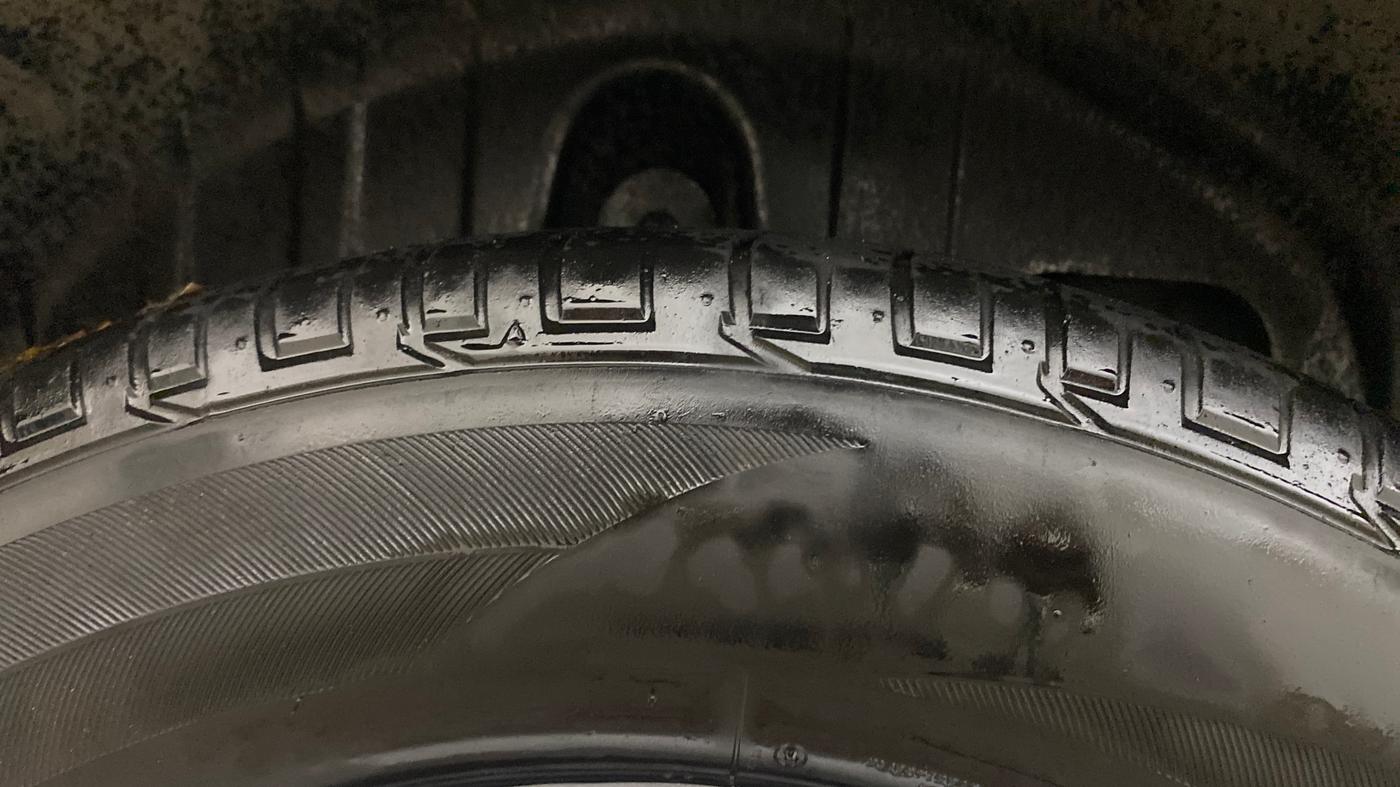 2023 Mahindra XUV300 W4 1.2 PETROL, Petrol, Manual, 68,057 km, Right Rear Tyre Tread