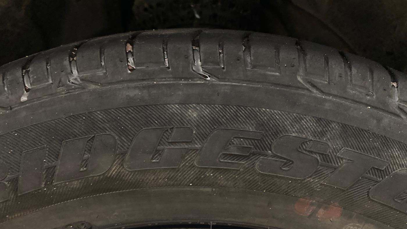 2023 Mahindra XUV300 W4 1.2 PETROL, Petrol, Manual, 68,057 km, Right Front Tyre Tread