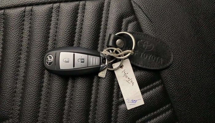 2020 Toyota URBAN CRUISER PREMIUM GRADE AT, Petrol, Automatic, 19,224 km, Key Close Up