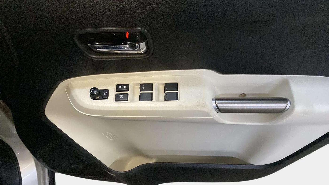 2017 Maruti IGNIS ZETA 1.2 AMT, Petrol, Automatic, 18,616 km, Driver Side Door Panels Control