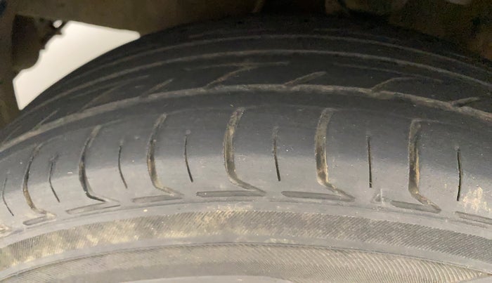 2014 Hyundai i10 MAGNA 1.1, Petrol, Manual, 85,512 km, Left Front Tyre Tread