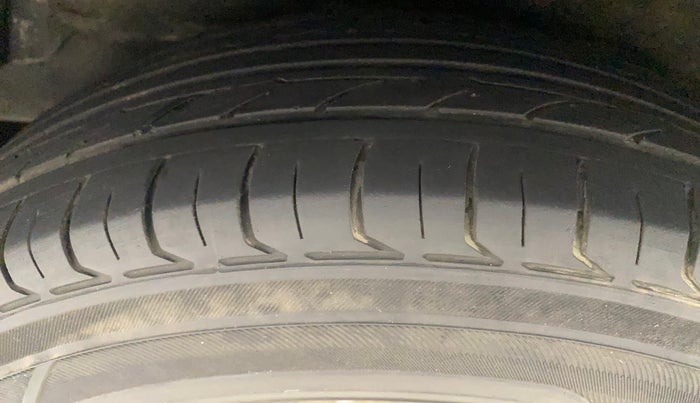 2014 Hyundai i10 MAGNA 1.1, Petrol, Manual, 85,512 km, Right Rear Tyre Tread