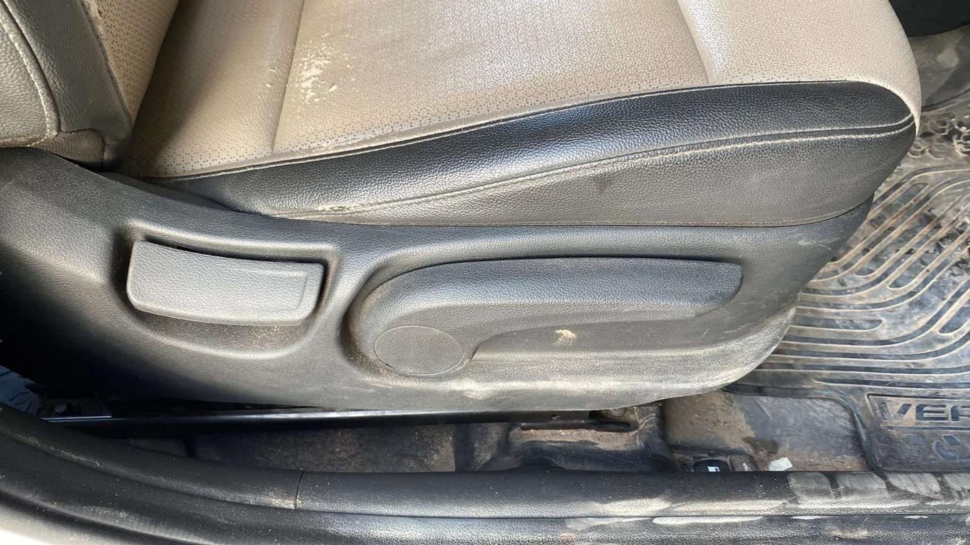 2019 Hyundai Verna 1.6 VTVT SX (O) AT, Petrol, Automatic, 72,170 km, Driver Side Adjustment Panel