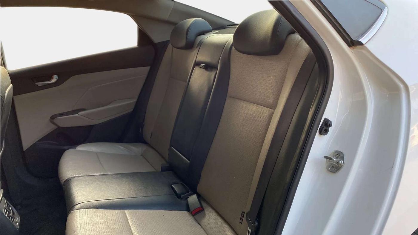 2019 Hyundai Verna 1.6 VTVT SX (O) AT, Petrol, Automatic, 72,170 km, Right Side Rear Door Cabin