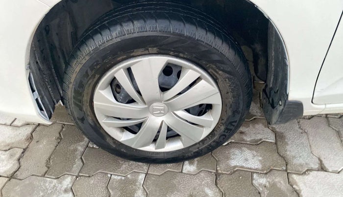 2019 Honda Amaze 1.2L I-VTEC S, Petrol, Manual, 25,452 km, Left front tyre - Minor crack