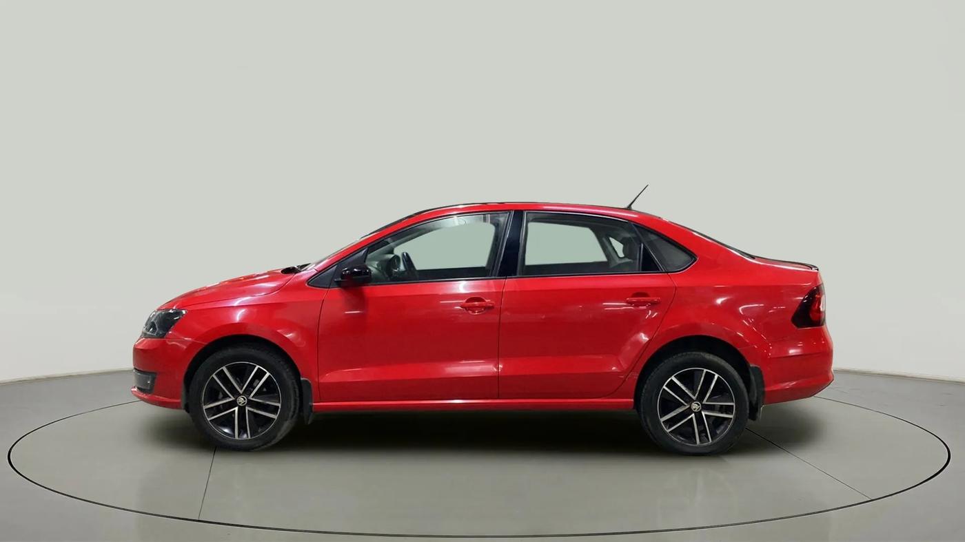 2018 Skoda Rapid STYLE 1.6 MPI AT, Petrol, Automatic, 22,078 km, Left Side