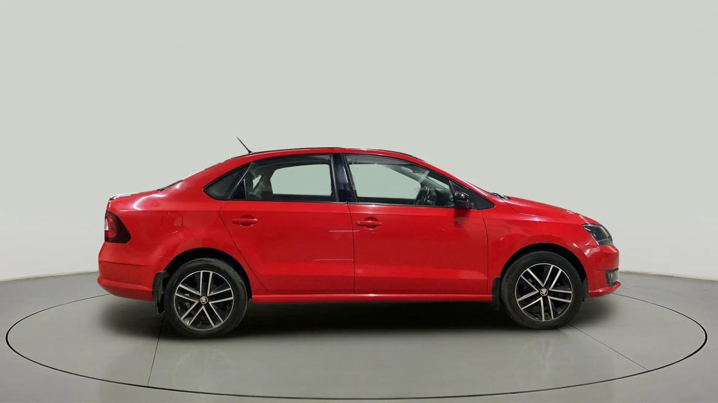 2018 Skoda Rapid STYLE 1.6 MPI AT, Petrol, Automatic, 22,078 km, Right Side View
