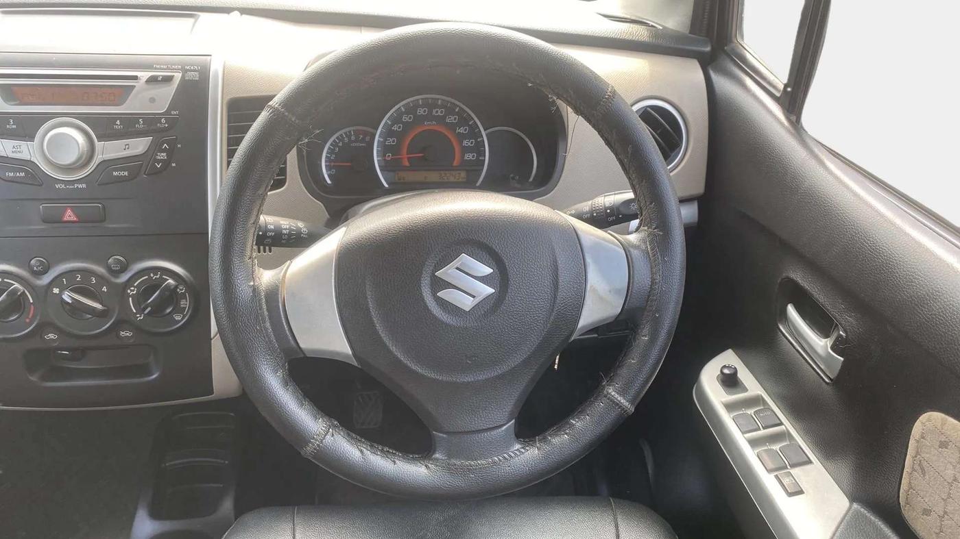 2014 Maruti Wagon R 1.0 VXI, Petrol, Manual, 32,439 km, Steering Wheel Close Up