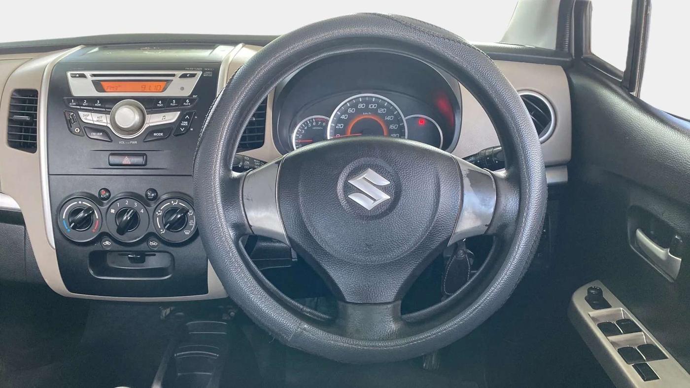 2016 Maruti Wagon R 1.0 VXI, Petrol, Manual, 78,772 km, Steering Wheel Close Up