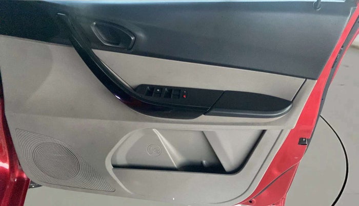 2019 Tata Tiago XZ PETROL, Petrol, Manual, 79,399 km, Driver Side Door Panels Control