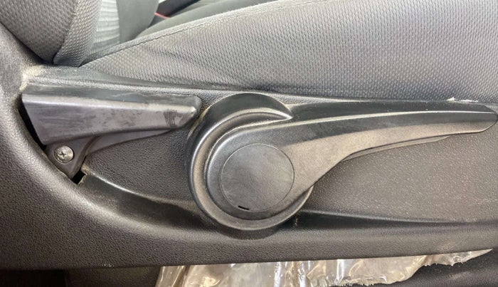 2019 Tata Tiago XZ PETROL, Petrol, Manual, 79,399 km, Driver Side Adjustment Panel