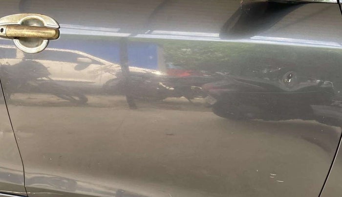 2015 Maruti Swift VXI, Petrol, Manual, 37,549 km, Driver-side door - Minor scratches