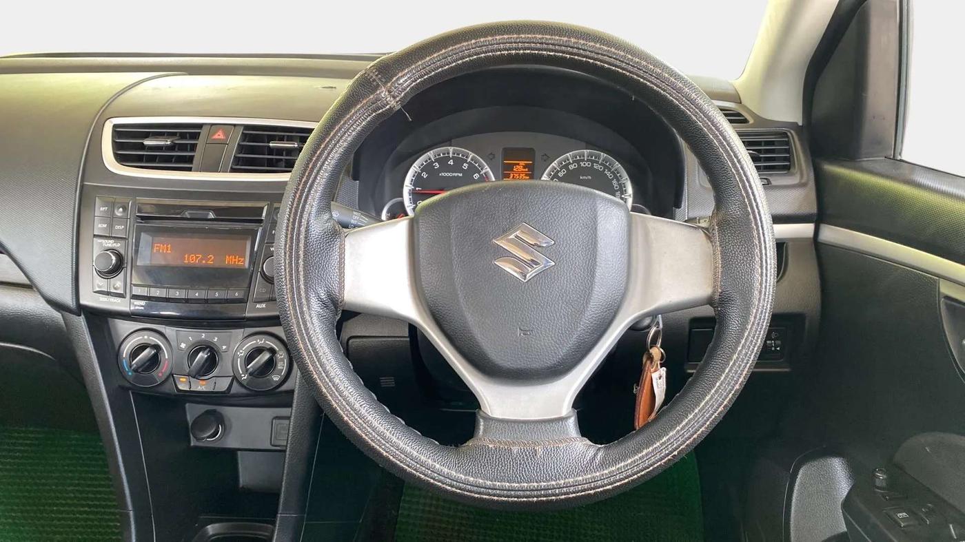 2015 Maruti Swift VXI, Petrol, Manual, 37,549 km, Steering Wheel Close Up