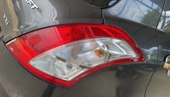 2015 Maruti Swift VXI, Petrol, Manual, 37,549 km, Right tail light - Minor scratches