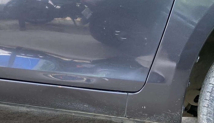 2015 Maruti Swift VXI, Petrol, Manual, 37,549 km, Right running board - Minor scratches
