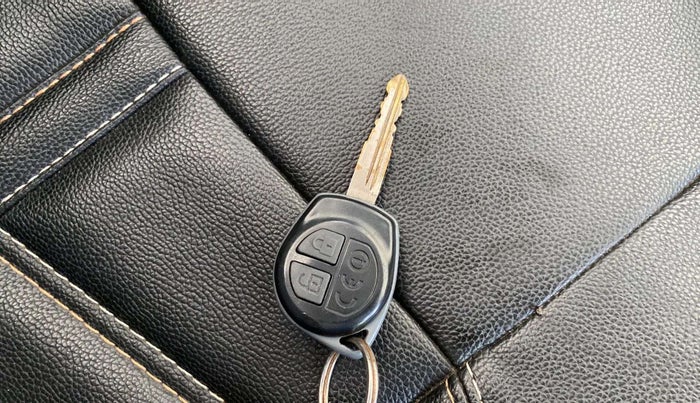 2015 Maruti Swift VXI, Petrol, Manual, 37,549 km, Key Close Up