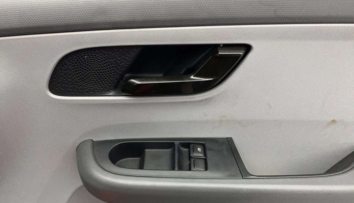 2020 Tata ALTROZ XE PETROL, Petrol, Manual, 24,275 km, Driver Side Door Panels Control