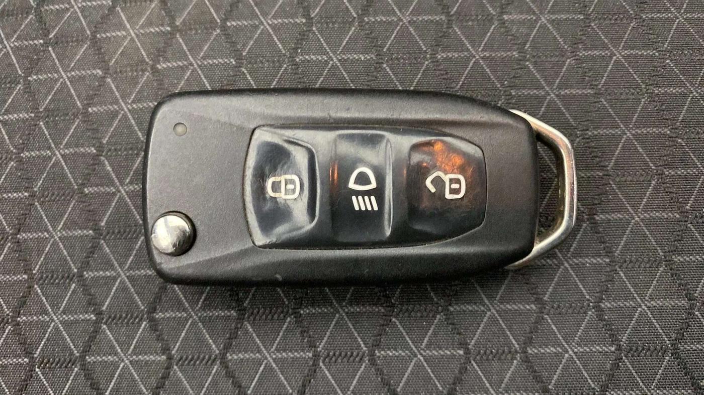 2020 Tata ALTROZ XE PETROL, Petrol, Manual, 24,275 km, Key Close Up