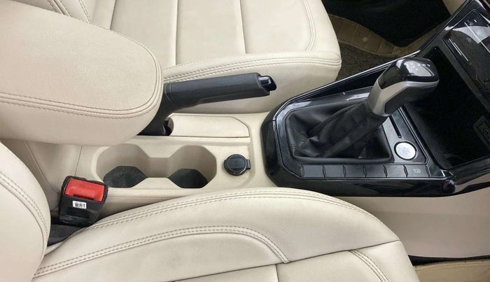 2022 Volkswagen VIRTUS HIGHLINE TSI 1.0 AT, Petrol, Automatic, 19,214 km, Gear Lever