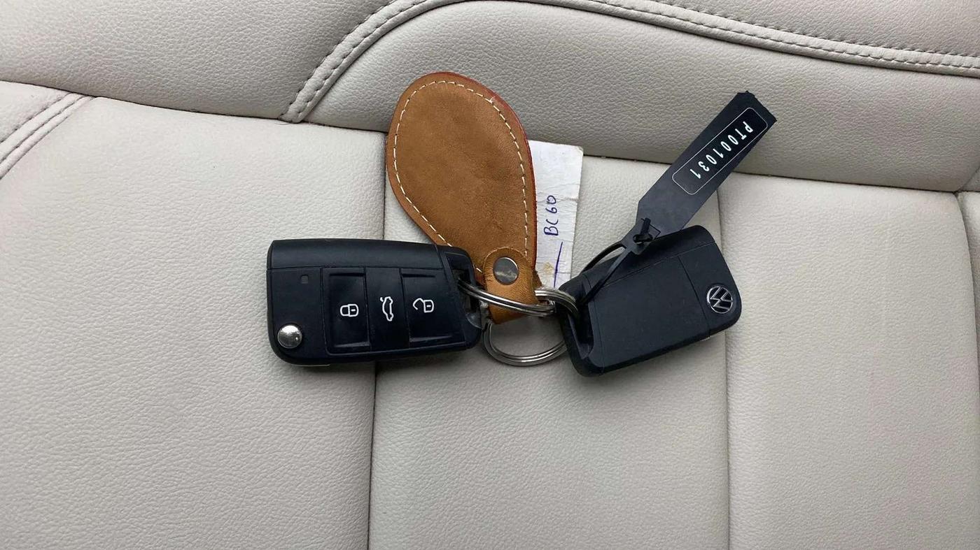 2022 Volkswagen VIRTUS HIGHLINE TSI 1.0 AT, Petrol, Automatic, 19,214 km, Key Close Up
