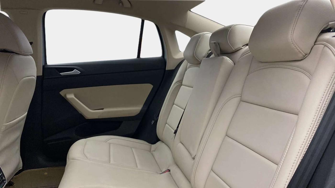 2022 Volkswagen VIRTUS HIGHLINE TSI 1.0 AT, Petrol, Automatic, 19,214 km, Right Side Rear Door Cabin