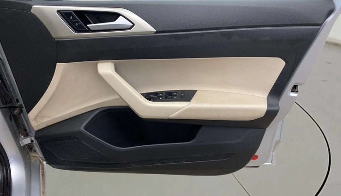 2022 Volkswagen VIRTUS HIGHLINE TSI 1.0 AT, Petrol, Automatic, 19,214 km, Driver Side Door Panels Control