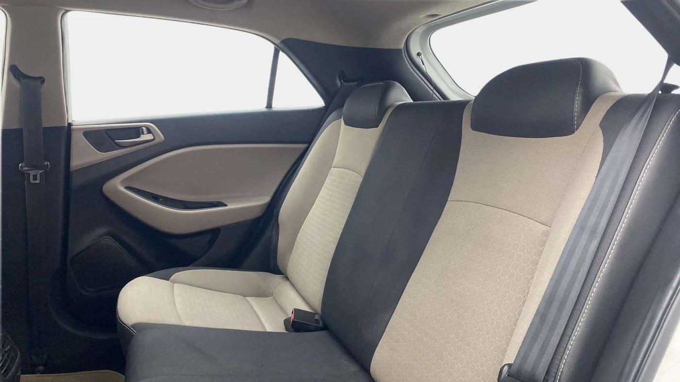2015 Hyundai Elite i20 MAGNA 1.2, Petrol, Manual, 64,503 km, Right Side Rear Door Cabin