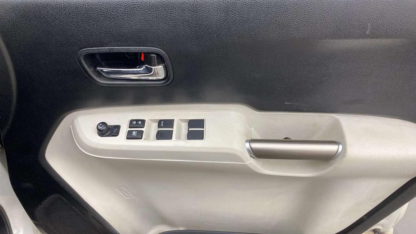 2018 Maruti IGNIS ALPHA 1.2, Petrol, Manual, 83,468 km, Driver Side Door Panels Control