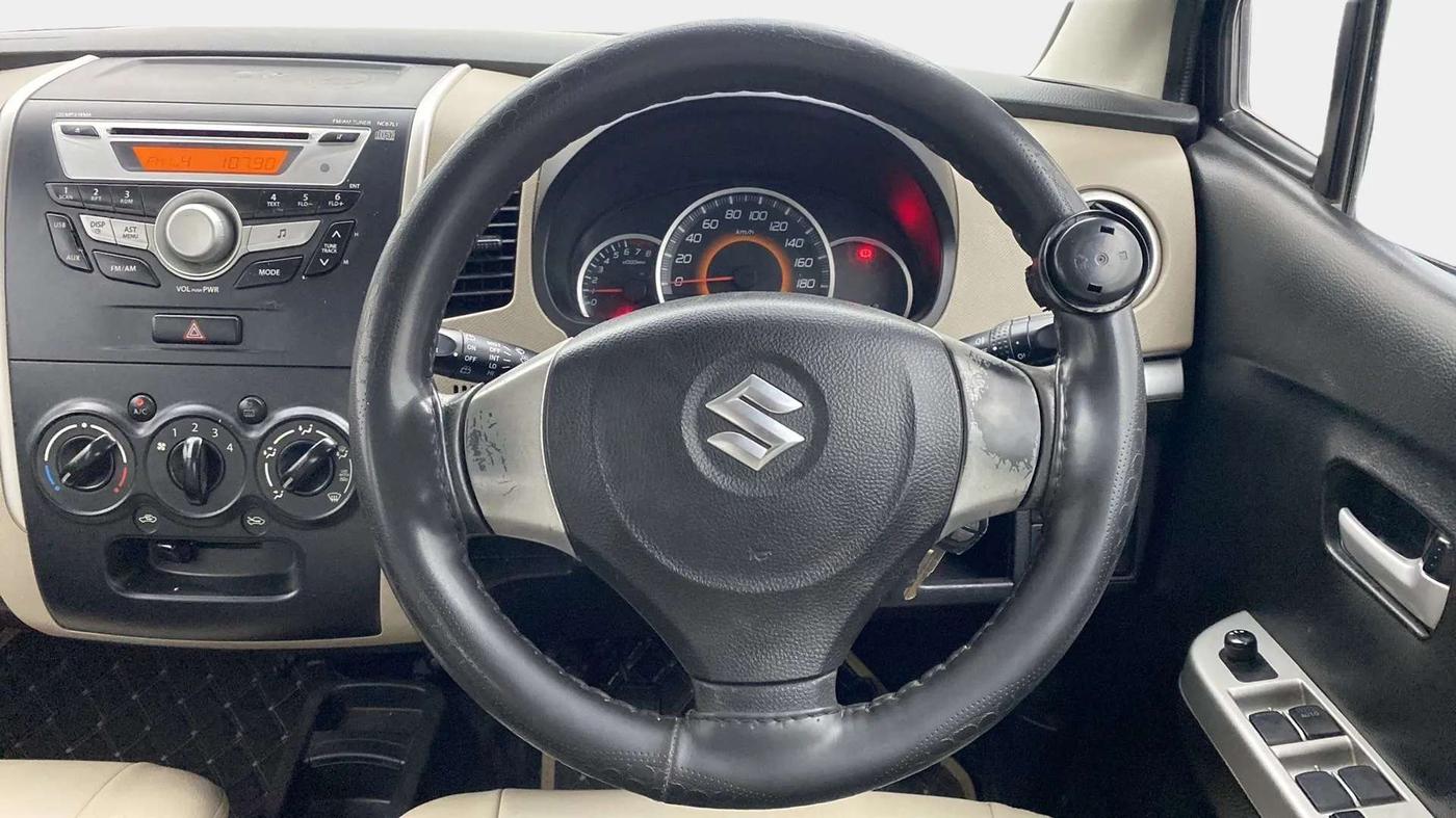 2015 Maruti Wagon R 1.0 VXI, Petrol, Manual, 65,338 km, Steering Wheel Close Up