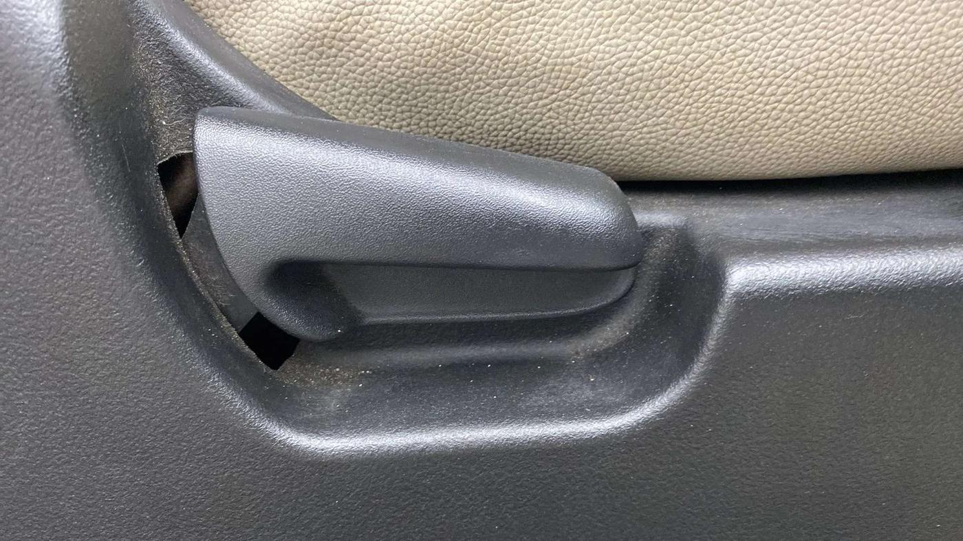 2015 Maruti Wagon R 1.0 VXI, Petrol, Manual, 65,338 km, Driver Side Adjustment Panel