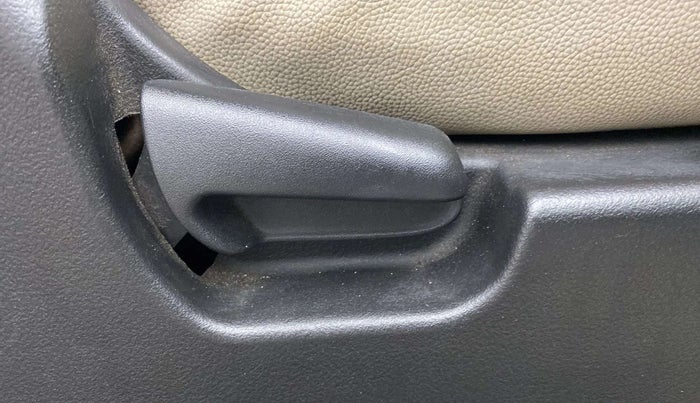 2015 Maruti Wagon R 1.0 VXI, Petrol, Manual, 65,338 km, Driver Side Adjustment Panel