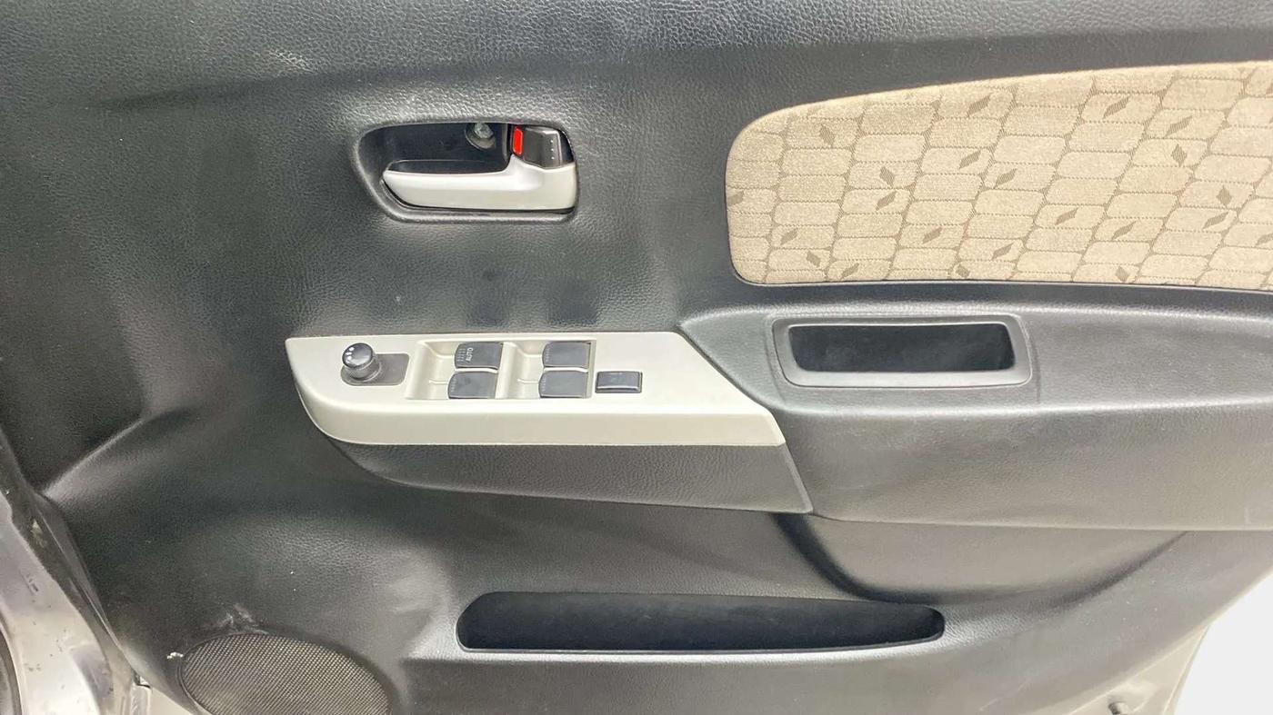 2015 Maruti Wagon R 1.0 VXI, Petrol, Manual, 65,338 km, Driver Side Door Panels Control