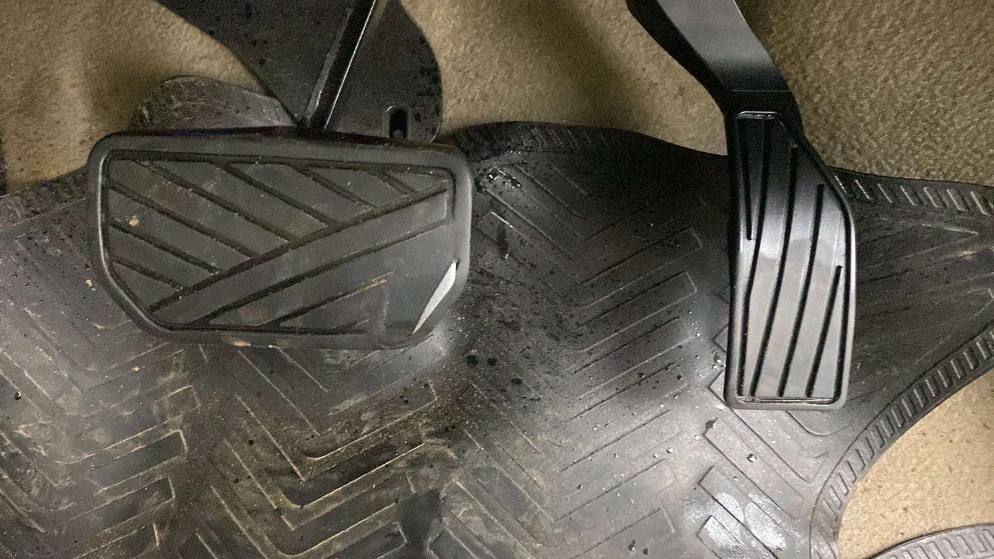 2016 Maruti Ertiga VXI AT, Petrol, Automatic, 49,938 km, Pedals