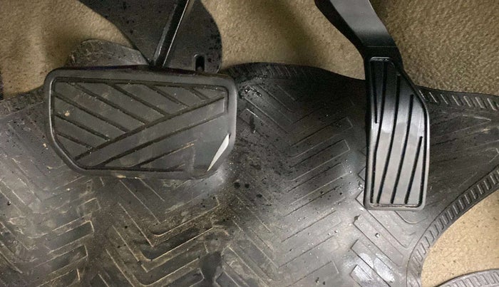 2016 Maruti Ertiga VXI AT, Petrol, Automatic, 49,938 km, Pedals