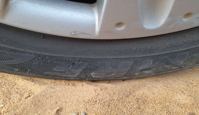 2013 Honda Brio S MT, Petrol, Manual, 61,247 km, Left front tyre - Minor crack