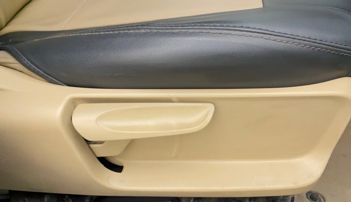 2016 Volkswagen Ameo HIGHLINE1.2L, Petrol, Manual, 70,480 km, Driver Side Adjustment Panel