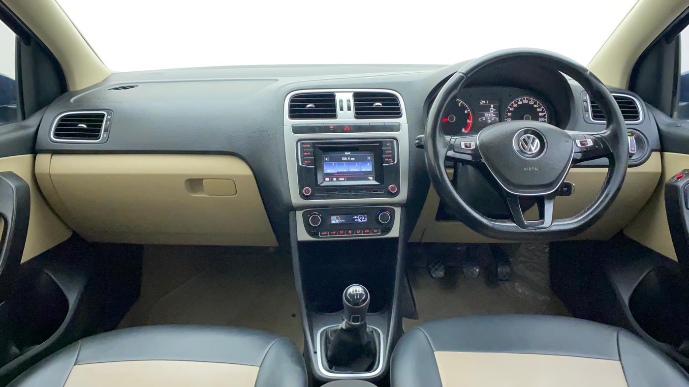 2016 Volkswagen Ameo HIGHLINE1.2L, Petrol, Manual, 70,480 km, Dashboard