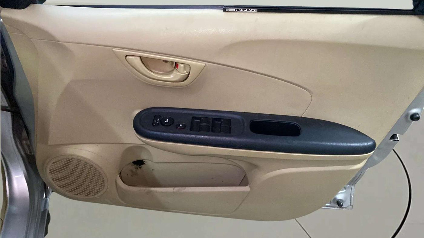 2014 Honda Amaze 1.2L I-VTEC S, Petrol, Manual, 86,775 km, Driver Side Door Panels Control