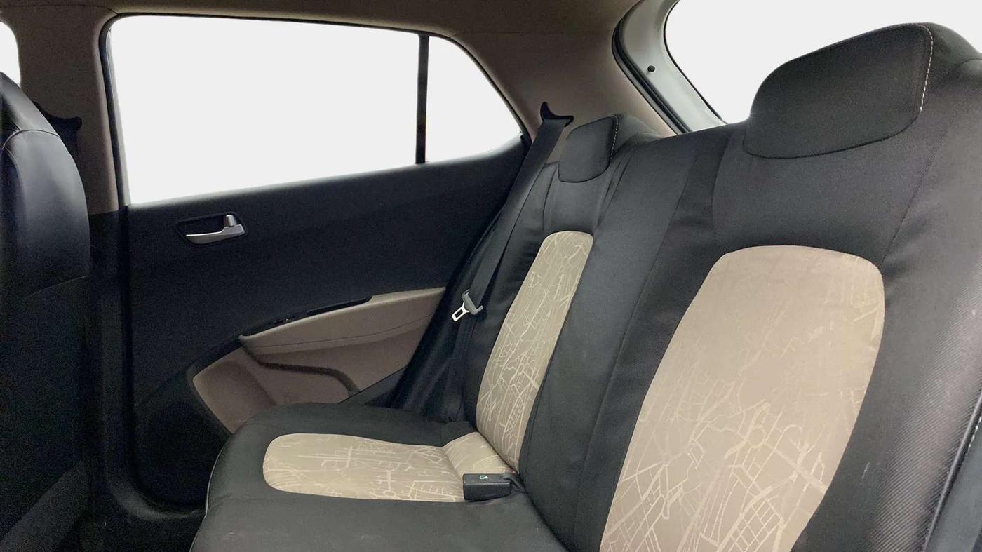 2018 Hyundai Grand i10 SPORTZ (O) AT 1.2 KAPPA VTVT, Petrol, Automatic, 29,112 km, Right Side Rear Door Cabin