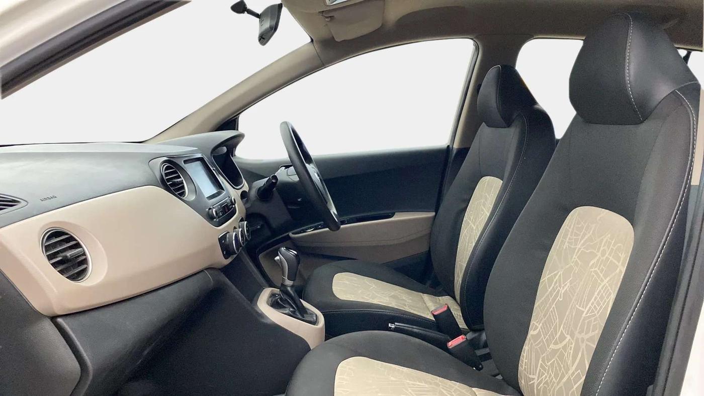 2018 Hyundai Grand i10 SPORTZ (O) AT 1.2 KAPPA VTVT, Petrol, Automatic, 29,112 km, Right Side Front Door Cabin