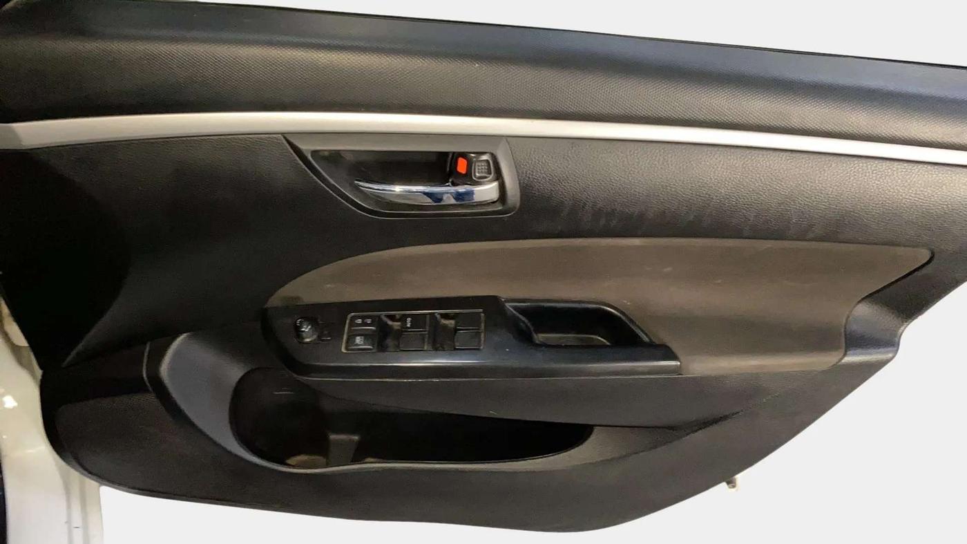 2017 Maruti Swift VXI, Petrol, Manual, 69,165 km, Driver Side Door Panels Control