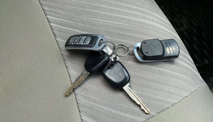 2017 Maruti Alto K10 VXI, Petrol, Manual, 27,841 km, Key Close Up