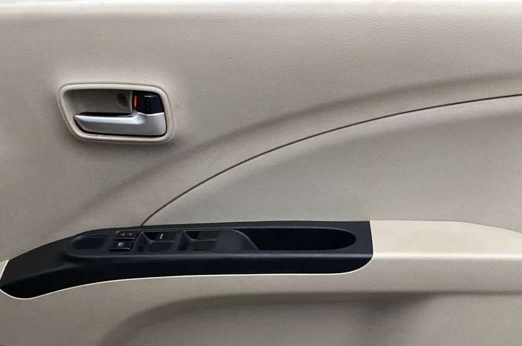 2019 Maruti Celerio VXI, Petrol, Manual, 37,774 km, Driver Side Door Panels Control