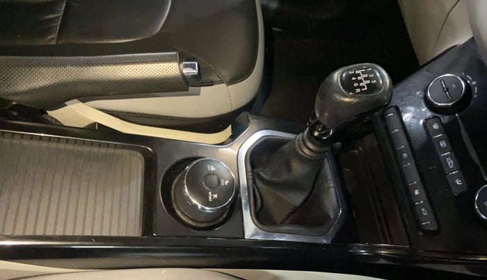 2020 Tata NEXON XZ PLUS DIESEL, Diesel, Manual, 32,730 km, Gear lever - Knob has minor damage